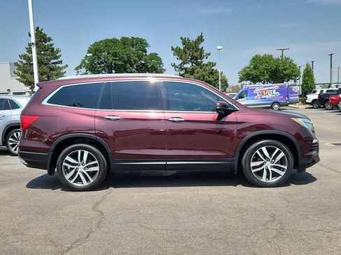 Used 2017 Honda Pilot Touring image 2