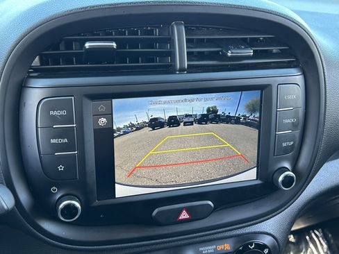 Certified 2025 Kia Soul LX w/ LX Technology Package FWD image 28