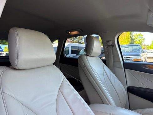Used 2017 Lincoln MKC Select w/ Select Plus Package FWD image 17
