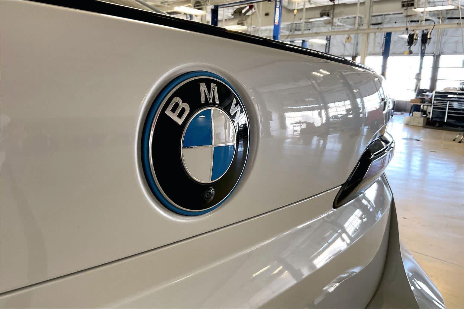 Used 2024 BMW 750e xDrive w/ Executive Package AWD/4WD image 31