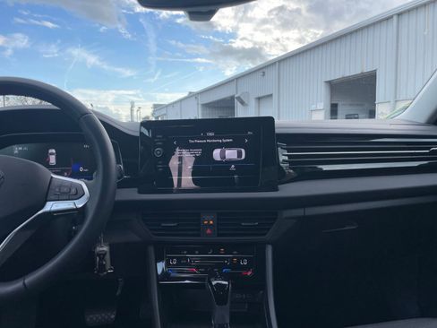 Used 2025 Volkswagen Jetta S image 18