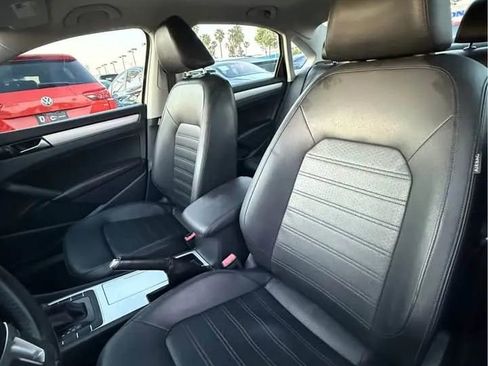 Used 2012 Volkswagen Passat 3.6 SE FWD image 6