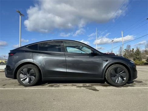 Used 2026 Tesla Model Y Long Range image 3