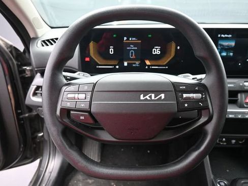 Used 2025 Kia K4 FWD image 21