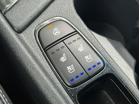 Used 2018 Kia Niro EX Premium image 21