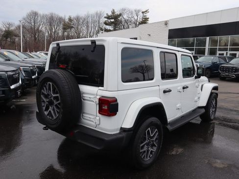 Used 2024 Jeep Wrangler Sahara image 4