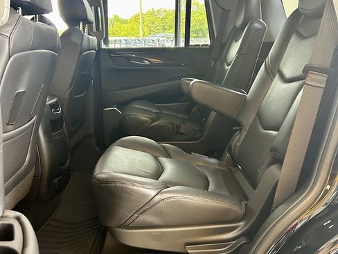 Used 2018 Cadillac Escalade 2WD image 17