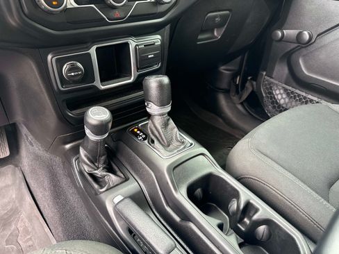 Used 2018 Jeep Wrangler Unlimited Sport AWD/4WD image 24