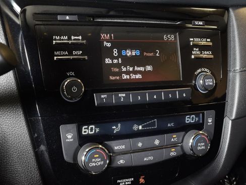 Used 2017 Nissan Rogue SV AWD/4WD image 22
