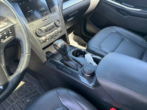 Used 2018 Ford Explorer XLT w/ Equipment Group 202A AWD/4WD image 18