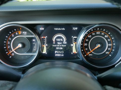 Used 2021 Jeep Gladiator Sport image 7