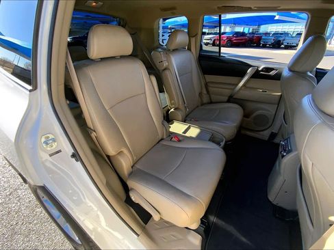 Used 2013 Toyota Highlander SE image 20