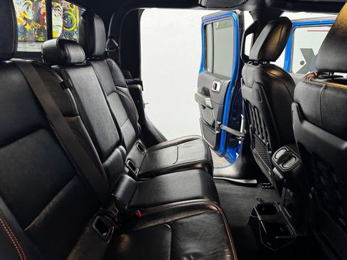 Used 2023 Jeep Gladiator Mojave w/ Cold Weather Group image 44