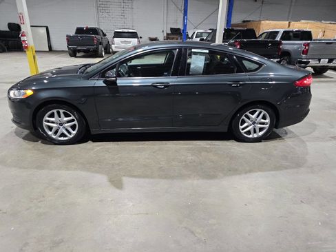 Used 2015 Ford Fusion SE FWD image 4
