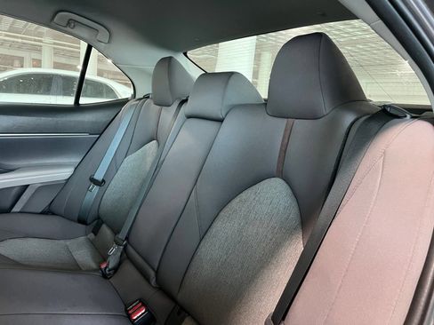 Used 2019 Toyota Camry LE FWD image 31