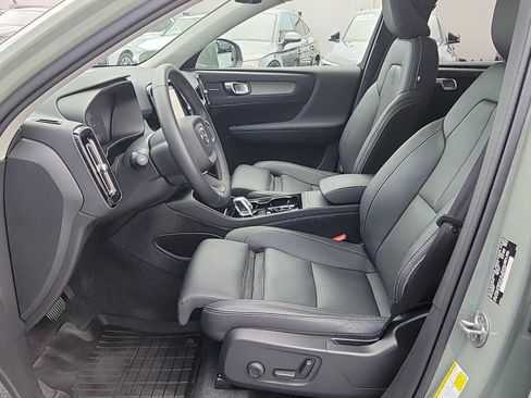 Used 2024 Volvo XC40 B5 Ultimate w/ Protection Package Premier AWD/4WD image 2