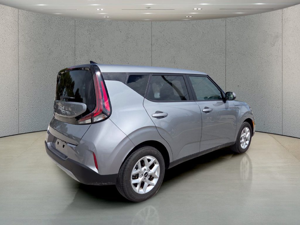 Used 2025 Kia Soul LX w/ LX Technology Package FWD image 5