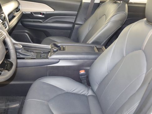 Used 2025 Toyota Grand Highlander Platinum image 40