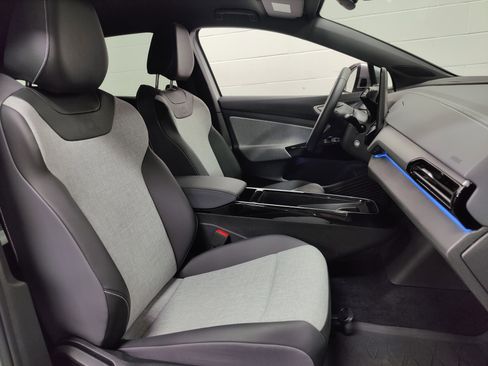 Used 2024 Volkswagen ID.4 2WD image 5