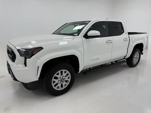 Used 2025 Toyota Tacoma SR5 w/ SR5 Upgrade Package image 5