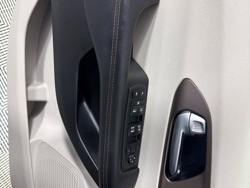 Used 2018 Chrysler Pacifica LX FWD image 11