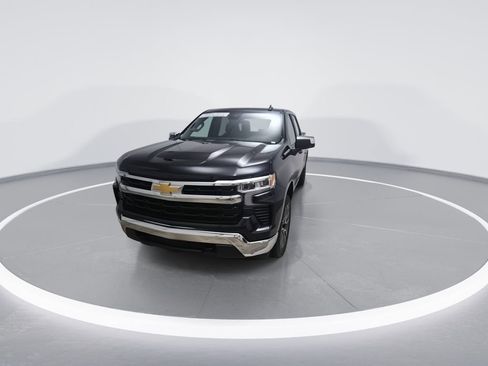 Used 2024 Chevrolet Silverado 1500 LT AWD/4WD image 3