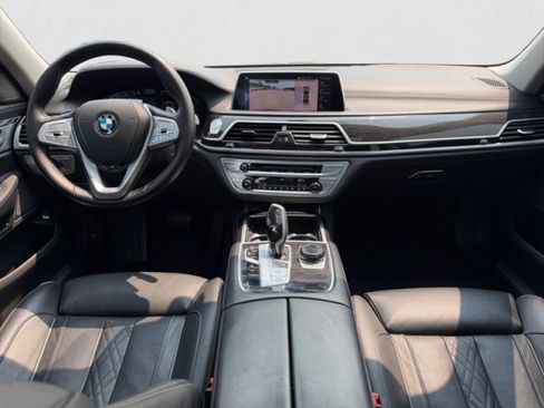Used 2020 BMW 750i xDrive w/ Executive Package AWD/4WD image 13