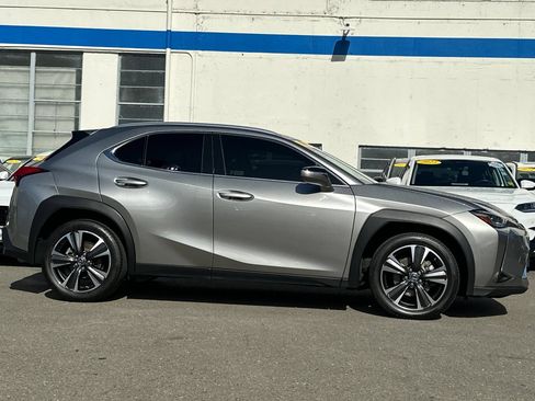 Used 2019 Lexus UX 200 w/ Premium Package FWD image 4