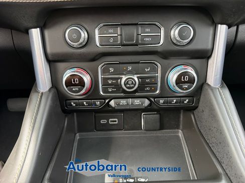 Used 2023 GMC Yukon XL SLT AWD/4WD image 18