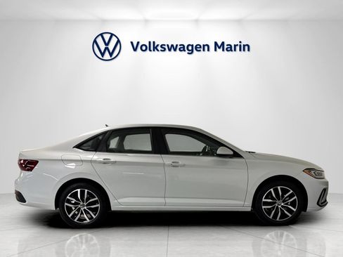 New 2026 Volkswagen Jetta SE image 6