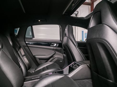 Used 2018 Porsche Panamera 4 image 31
