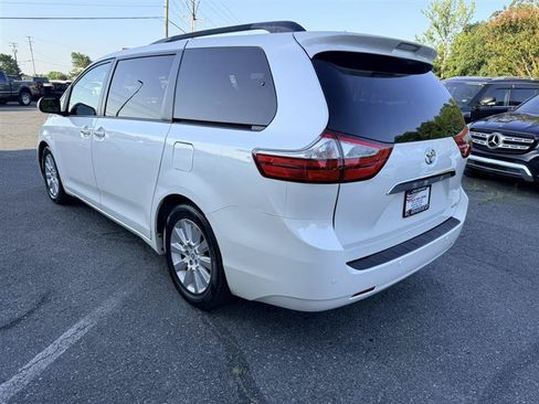 Used 2015 Toyota Sienna Limited Premium FWD image 6