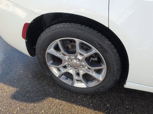 Used 2017 Dodge Charger SXT w/ Driver Confidence Group image 12