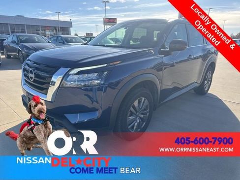 Used 2024 Nissan Pathfinder SV image 1