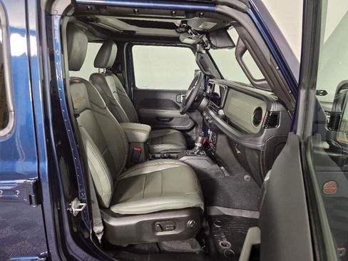 Used 2025 Jeep Gladiator Mojave image 25
