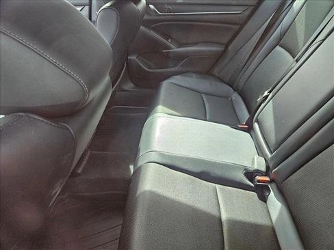 Used 2018 Honda Accord Sport image 11