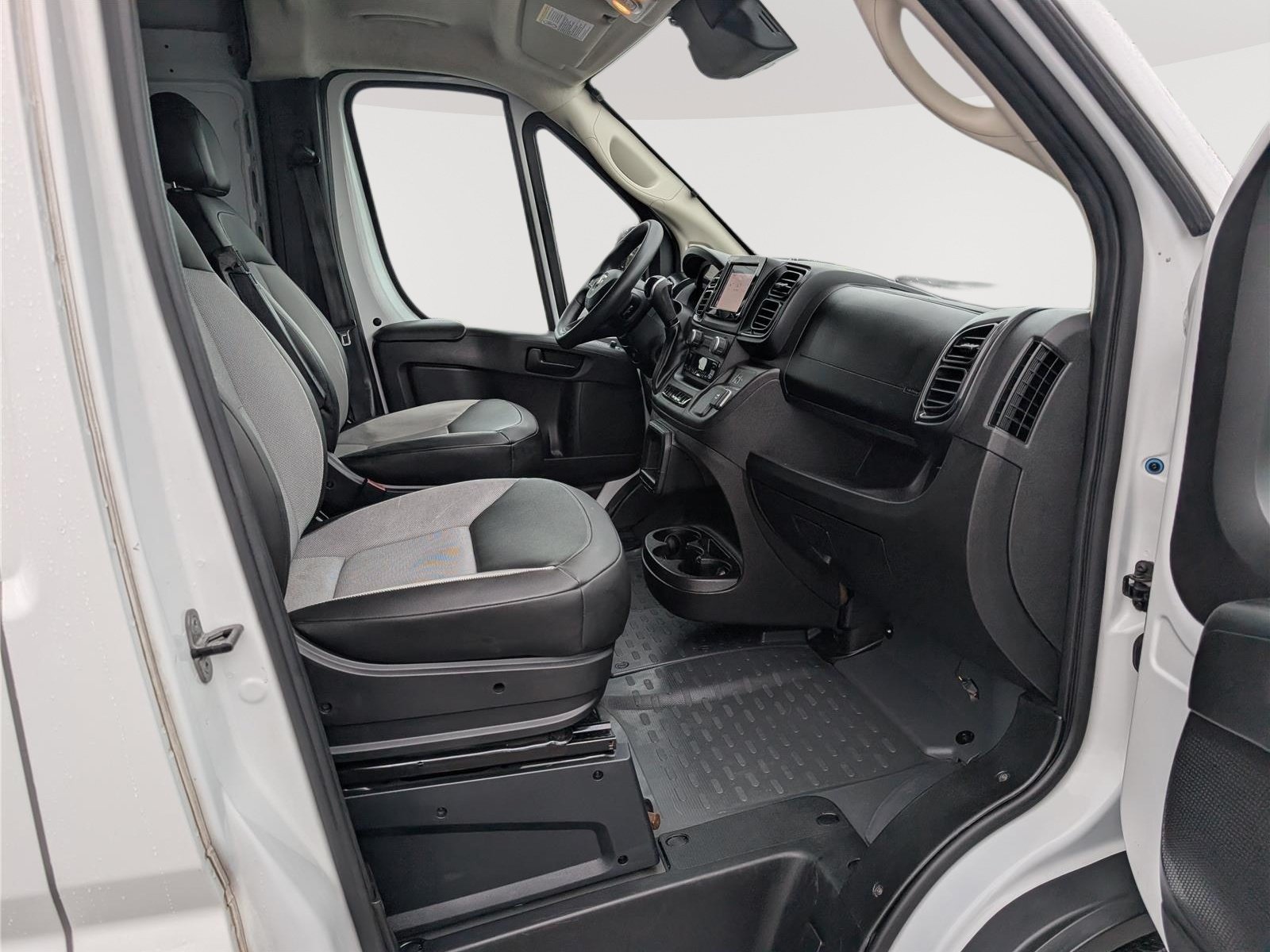 Used 2024 RAM ProMaster 2500 w/ Convenience Group FWD image 10