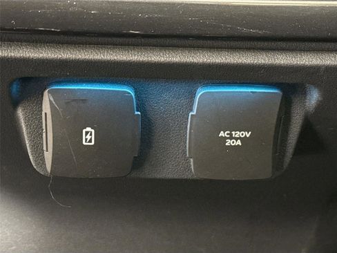 Used 2021 Ford F150 Lariat image 39