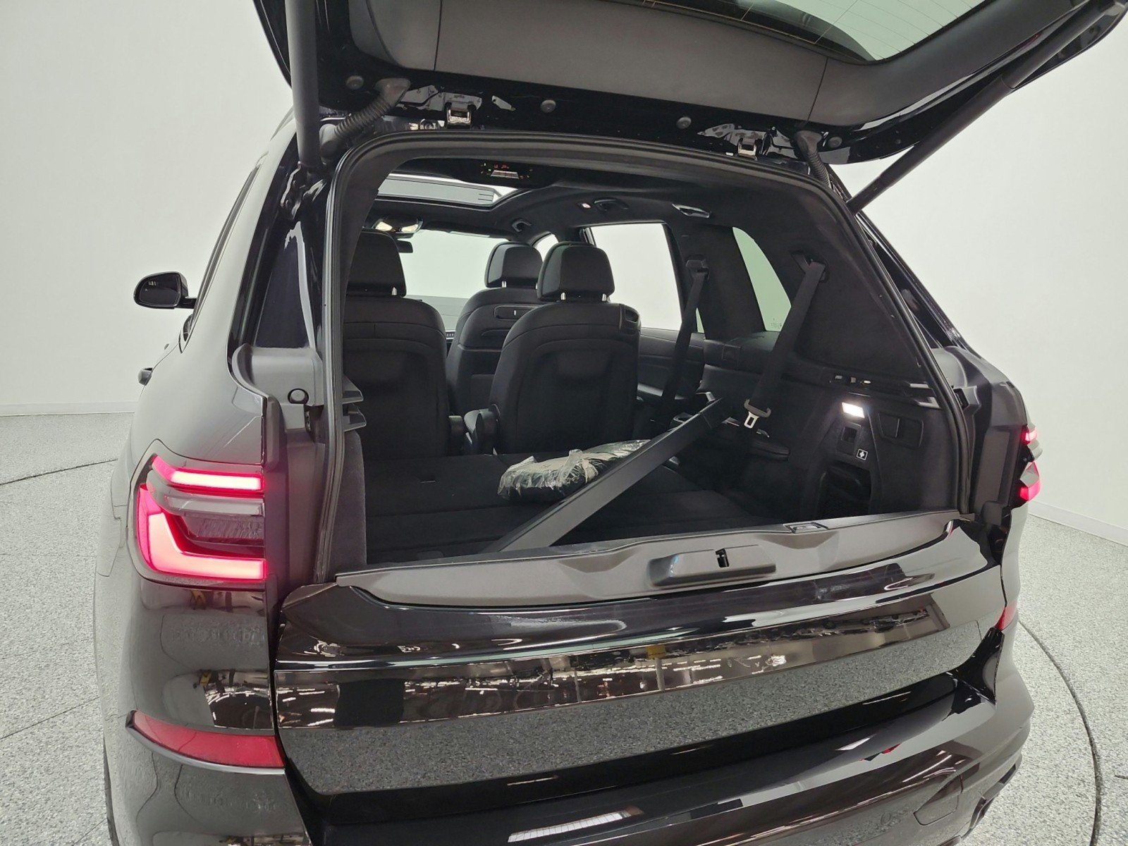 Used 2024 BMW X7 xDrive40i w/ Executive Package AWD/4WD image 21