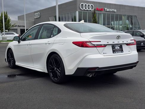 Used 2025 Toyota Camry SE FWD image 3