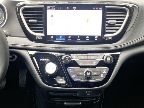 New 2026 Chrysler Pacifica Select image 24