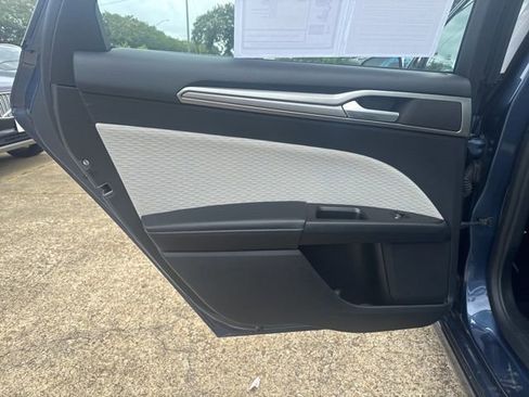 Used 2019 Ford Fusion SE w/ Equipment Group 151A image 18