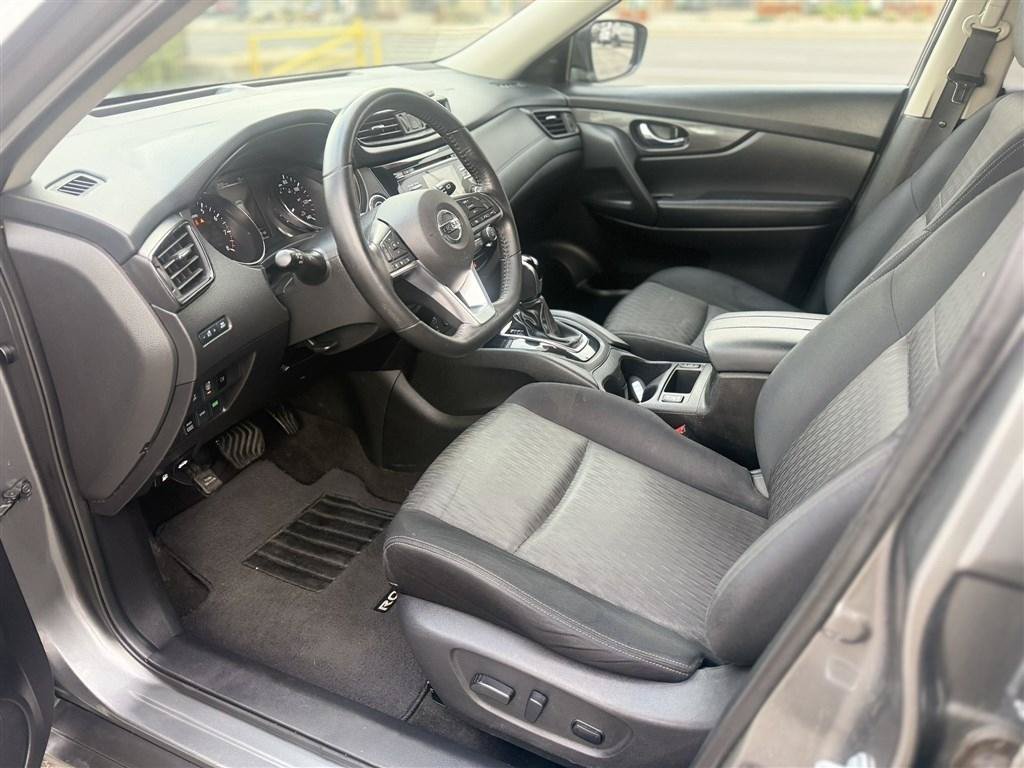Used 2017 Nissan Rogue SV AWD/4WD image 18