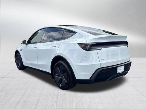 Used 2026 Tesla Model Y 2WD image 7