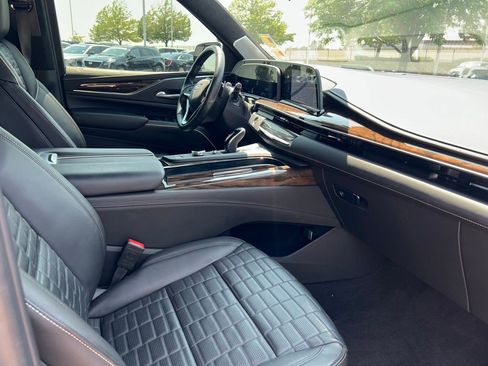 Certified 2024 Cadillac Escalade Sport Platinum w/ LPO, ONYX Package AWD/4WD image 29