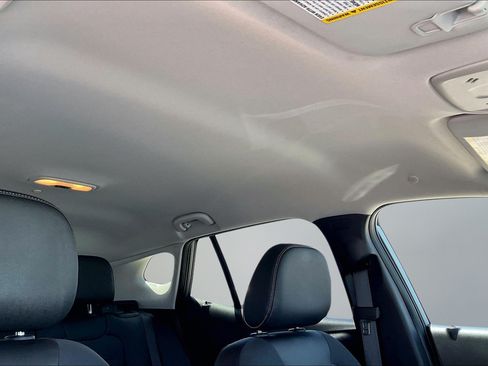 Used 2025 Chevrolet Trax LT FWD image 16
