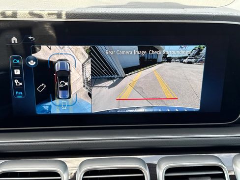 Used 2025 Mercedes-Benz GLS 580 4MATIC image 37