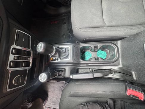 Used 2018 Jeep Wrangler Unlimited Sport S AWD/4WD image 37