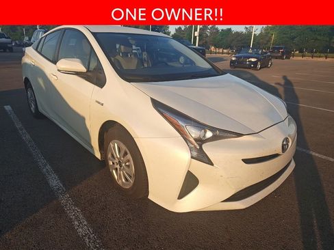 Used 2016 Toyota Prius Two FWD image 3