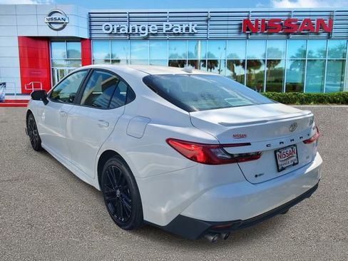 Used 2025 Toyota Camry SE w/ Convenience Package image 3